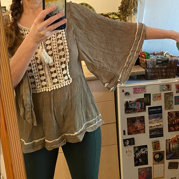 Beige bohemian top with white cream lace - Picture 2 of 9